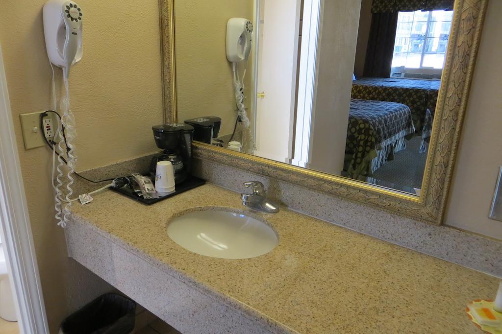 American Inn ستوكتون، كاليفورنيا المظهر الخارجي الصورة